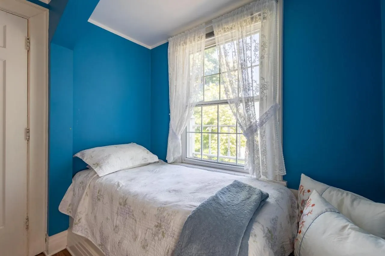 Chestnut Inn Niagara Falls Bed & Breakfast