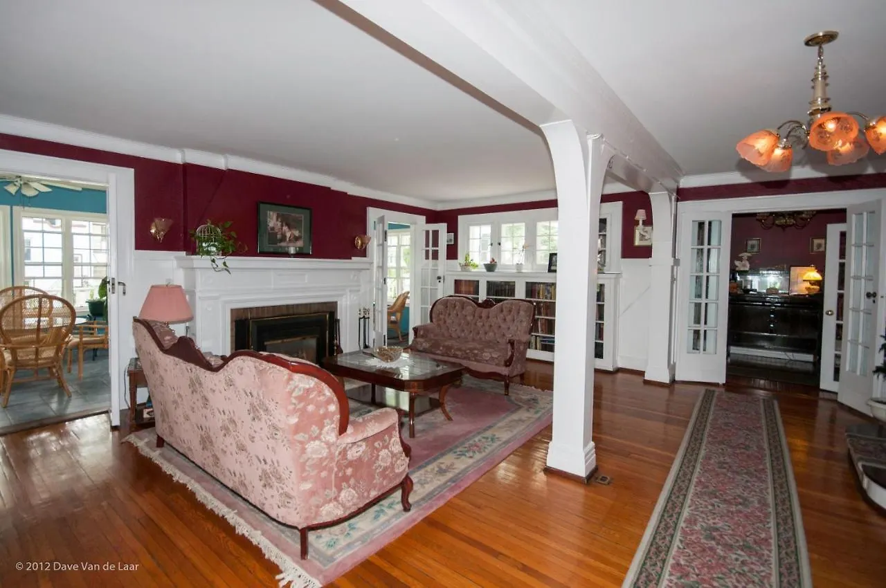 *** Bed & Breakfast Chestnut Inn Niagara Falls Canada